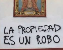 Pintadas en San Julián para que la Iglesia ceda bienes inmatriculados a su nombre