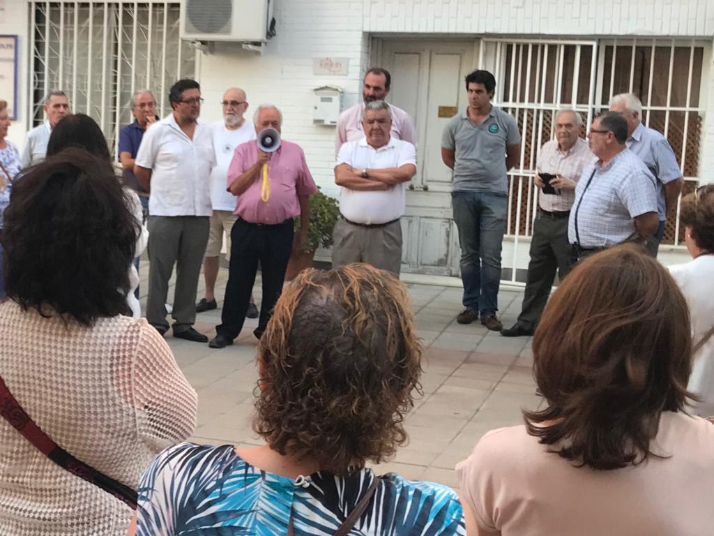 El abogado Francisco Serrano, el presidente de los vecinos de Ronda de Capuchinos, Estéban Suárez y el presidente de la CAIS José Baena