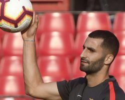 Maxime Gonalons ya empieza a tocar balón