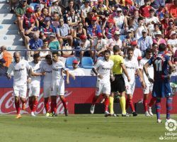 El Sevilla FC aplasta con su tremenda pegada a un Levante al que no salió nada