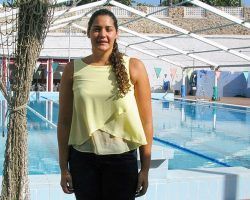 La nazarena Lorena Miranda, primera mujer en dirigir a un equipo masculino de waterpolo