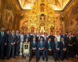 El Real Betis realiza la ofrenda floral ante la Virgen de Valme de Dos Hermanas