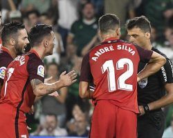 La resolución completa en la que Competición retira la tarjeta a Roque Mesa