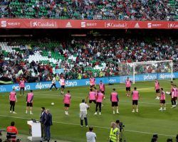 Más de 15.000 aficionados arropan a la selección en el Benito Villamarín