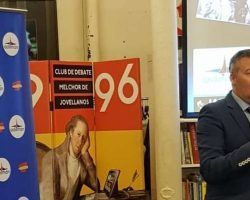 Poyato Galán diserta  sobre «Pediatras en la División Azul»  en Sevilla.