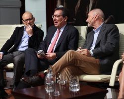 Pérez Reverte, Antonio Pulido y Jesús Vigorra presentan «Letras en Sevilla IV» 