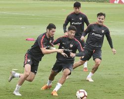 El líder Sevilla FC vuelve al trabajo sin cinco de sus internacionales