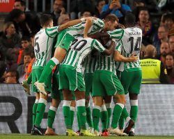 El Real Betis asalta el Camp Nou 20 años después en una soberbia exhibición de fútbol