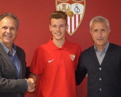 El Sevilla FC renueva al lateral zurdo Javi Vázquez hasta 2021