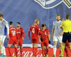El Sevilla FC busca un triunfo en Anoeta que le mantenga en el podio liguero
