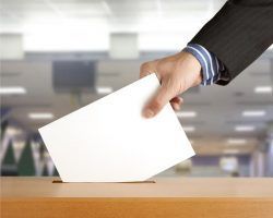 Con los votos de un diputado vasco no sacas ni medio concejal en Sevilla. Cada alavés decide por cuatro sevillanos