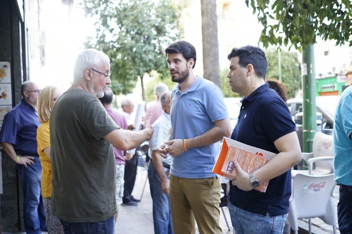 Ciudadanos en el barrio de Su Eminencia
