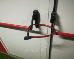 Clausurado un parque infantil por tener las emergencias bloqueadas con cadenas
