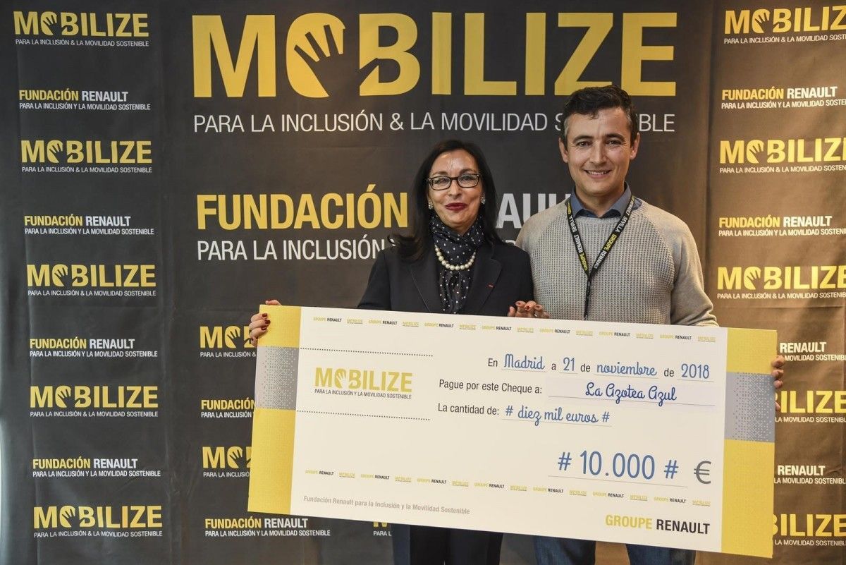 Entrega de un cheque de 10.000 euros para el proyecto