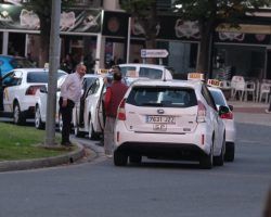 Los sevillanos no pueden ser rehenes de los taxistas