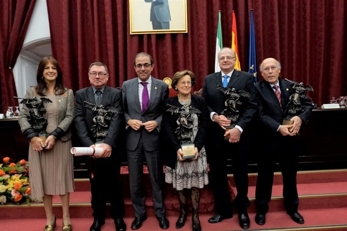 Imagen de familia de los premiados