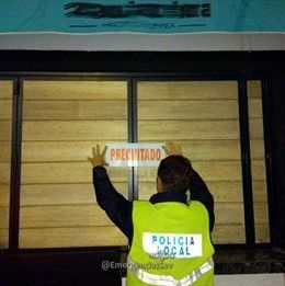 La Policía Local precinta el kiosko de bebidas