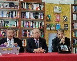 Presentación en Sevilla de «El Correo de Tánger» de Fernando de Artacho