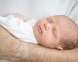Casi cien niños entre 0 y 3 años fueron propuestos en adopción el año pasado, once por renuncias de sus madres
