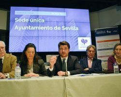 Beltrán Pérez propone un gran «edificio de vanguardia» en la Cartuja para unificar los recursos municipales