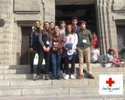 Alumnos de Bachillerato del Colegio Internacional Europa, voluntarios de Cruz Roja Sevilla