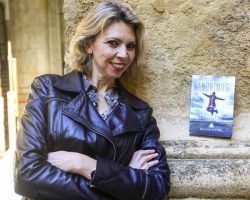 Marina Bernal presenta «Todos los microrrelatos de la vida» en la Fundación Cámara de Comercio de SevillaContará con la presentación a cargo del periodista Cristóbal Cervantes