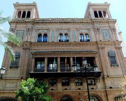 Funcionarios de la Junta consideran abusivos los métodos del Gobierno de Juanma Moreno