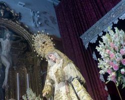Besamano de la Virgen del Rosario en Montesión