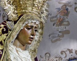 La Amargura Coronada de Sevilla en besamano