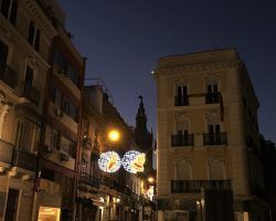 Sevilla amanece iluminada por la Navidad