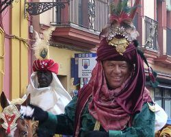 El Heraldo, ante el Señor de Sevilla, mira la frente de su Dios