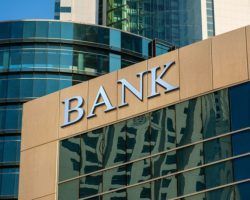 ¡Denuncie a los bancos españoles, hombre!