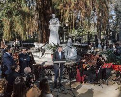 Se inaugura el Año Bécquer ante el monumento del poeta en el Parque de María Luisa