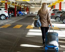 Todo son ventajas con ParkVía. La plataforma de reserva de aparcamiento en el aeropuerto