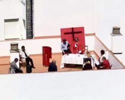 La policía interrumpe una misa en la azotea del Convento de los Paules