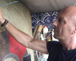 Entrevista al pintor José María Díaz Ligüeri: «Cuando llegas todo está rodeado de verde vejiga oscuro para poco a poco volverse verde esmeralda, la luz empieza a envolverte»