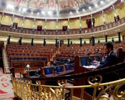 El Gobierno comunista, en medio de su hundimiento, recurre a asustar a la oposición