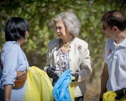 Su Majestad la Reina Doña Sofía colabora con LIBERA contra el abandono de guantes y mascarillas