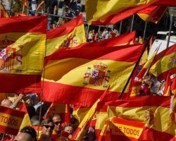 España indignada. Los españoles decimos ¡Basta ya! ¡Fin a la traición! ¡Salgamos a la calle!