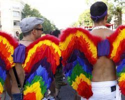 Escondidos detrás de un arcoiris