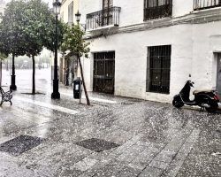 Potente granizo sobre Sevilla