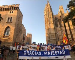 Decenas de sevillanos en una nueva asociación civil de defensa a la Corona y apoyo a Felipe VI