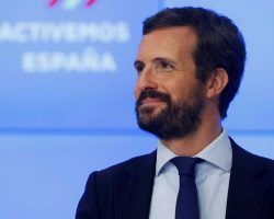 Casado se esfuerza inútilmente en una declaración de principios sin credibilidad 
