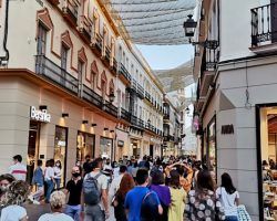 El comercio sevillano abrirá el domingoPara recuperar el sábado festivo del 1 de mayo