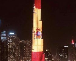 La bandera más grande de la Historia felicita al Rey y a los españoles en nuestro Día Nacional desde el rascacielos más alto del mundo, en Dubai