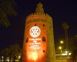 La Torre del Oro se ilumina para combatir la polio