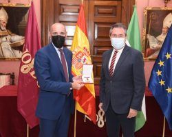 Monchi recibe la Medalla de Sevilla. Vídeo