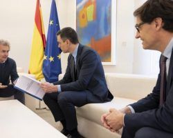 Sánchez, Illa y Simón se lavan las manos con el gel de la poca vergüenza