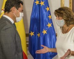Susana Díaz huele sangre y se le afilan los colmillos: ahora quiere dialogar los presupuestos