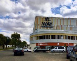 Abre al público el nuevo centro comercial WAY-Dos Hermanas, tras la demora por la pandemia, con más de 700 empleos directos: Leroy Merlin, Decathlon, Mango, Carls JR. y muchos más